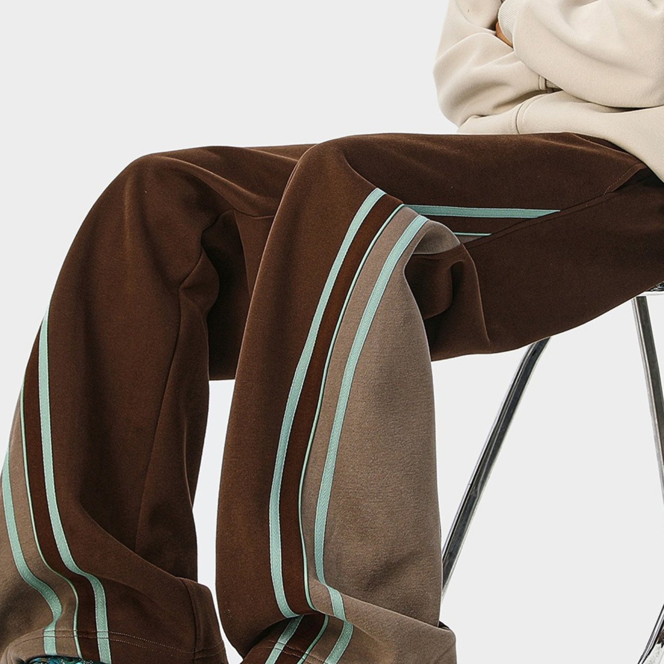 Vintage-Style Women'S Loose-Fitting Straight-Leg Sweatpants Featuring an Elastic Waistband with Contrasting Stripes, Available in Various Colors. These Jogging Pants Are Made from Slightly Stretchy Fabric, Perfect for Casual Outings, Gym Sessions