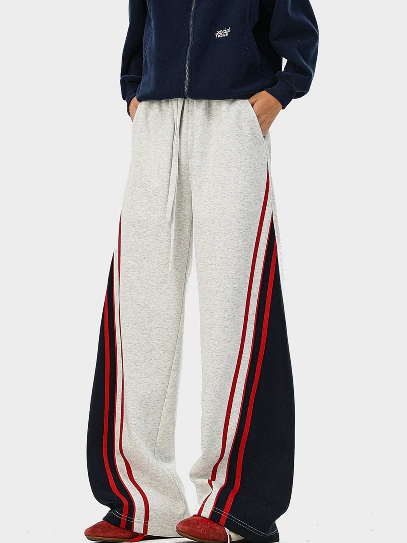 Vintage-Style Women'S Loose-Fitting Straight-Leg Sweatpants Featuring an Elastic Waistband with Contrasting Stripes, Available in Various Colors. These Jogging Pants Are Made from Slightly Stretchy Fabric, Perfect for Casual Outings, Gym Sessions