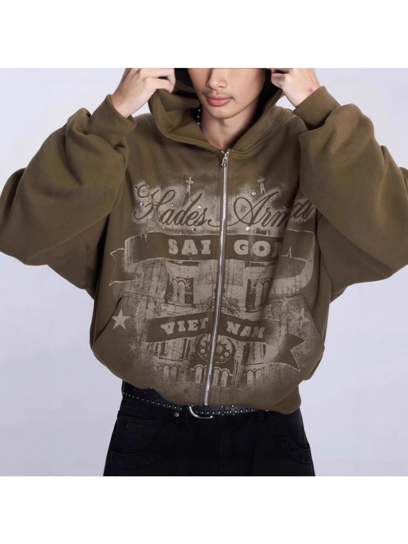 The new hoodie with letter print design, zipper and hood, is a loose version for both men and women