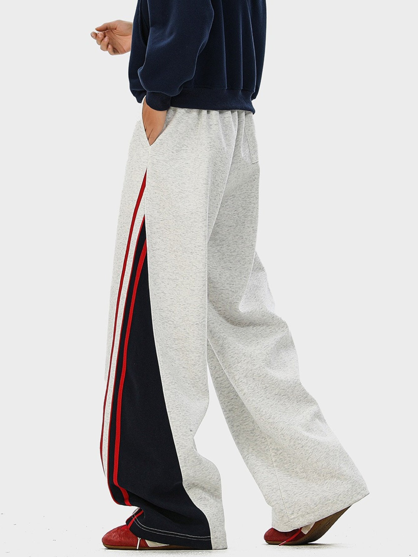 Vintage-Style Women'S Loose-Fitting Straight-Leg Sweatpants Featuring an Elastic Waistband with Contrasting Stripes, Available in Various Colors. These Jogging Pants Are Made from Slightly Stretchy Fabric, Perfect for Casual Outings, Gym Sessions