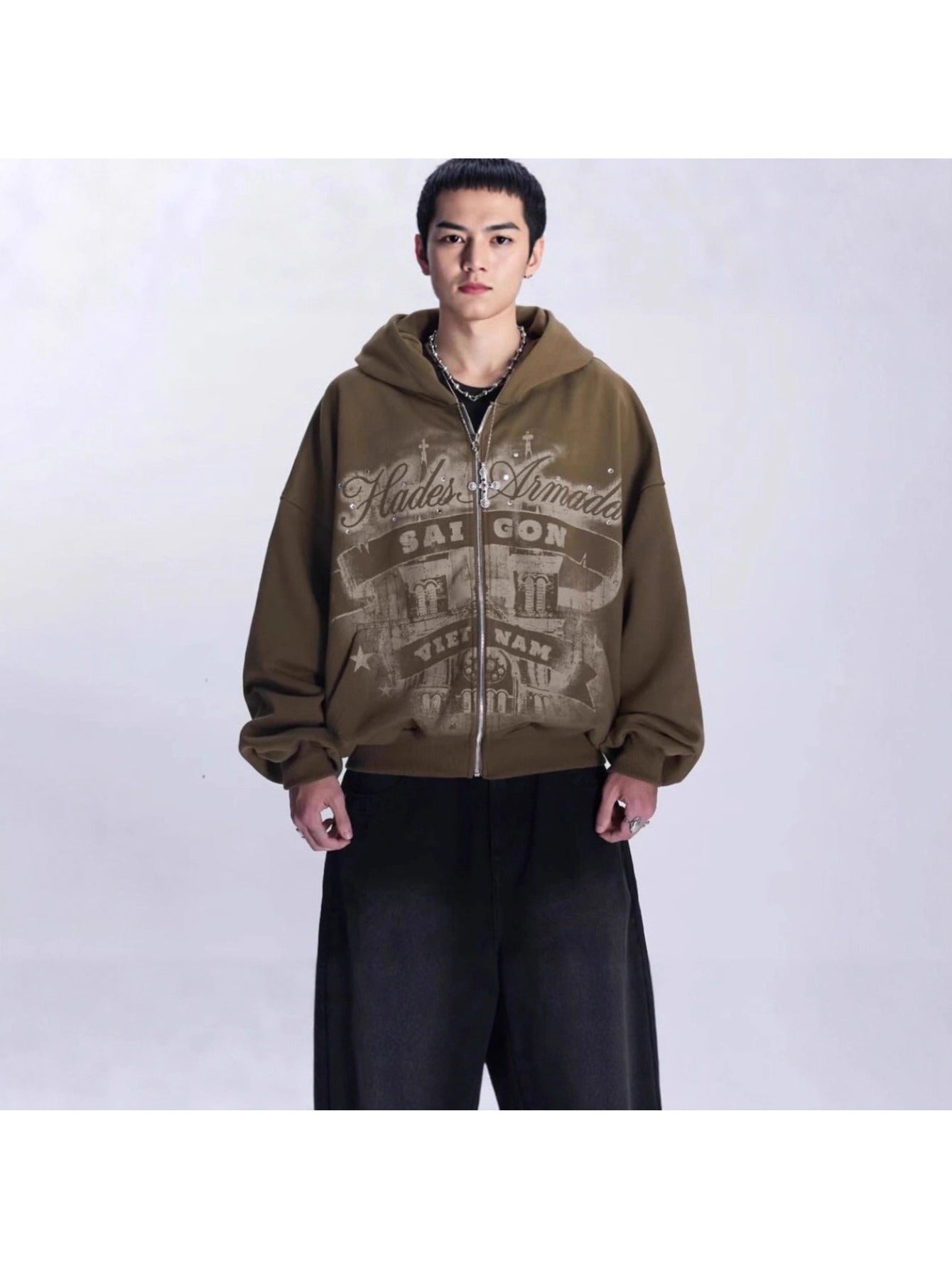 The new hoodie with letter print design, zipper and hood, is a loose version for both men and women